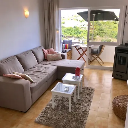 Charming Coastal Retreat Apartment