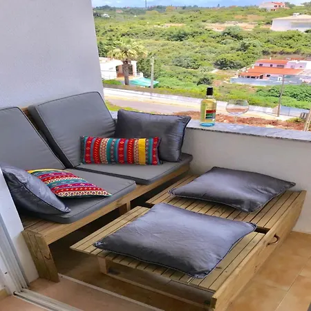 Charming Coastal Retreat *